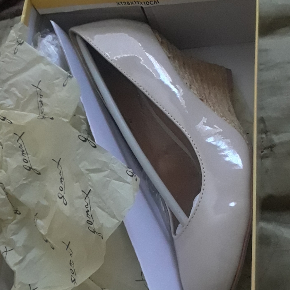 Gomax Jinger shoes /size 8.5 new in the box